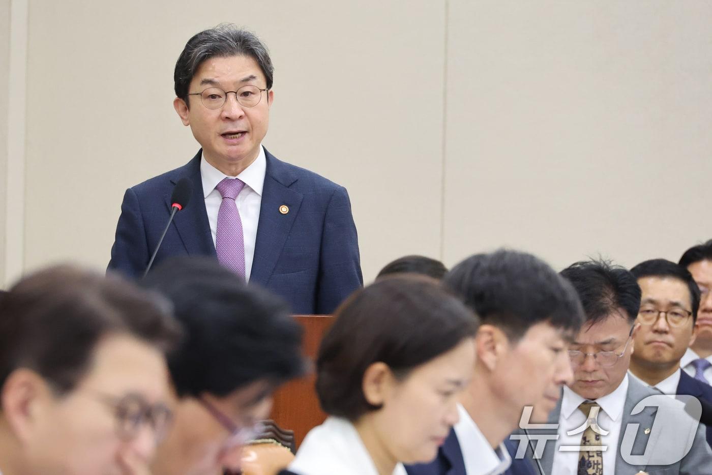 본문 이미지 - 이억원 금융위원장이 29일 서울 여의도 국회에서 열린 정무위원회 전체회의에서 업무 보고를 하고 있다. 2026.7.29 ⓒ 뉴스1 신웅수 기자