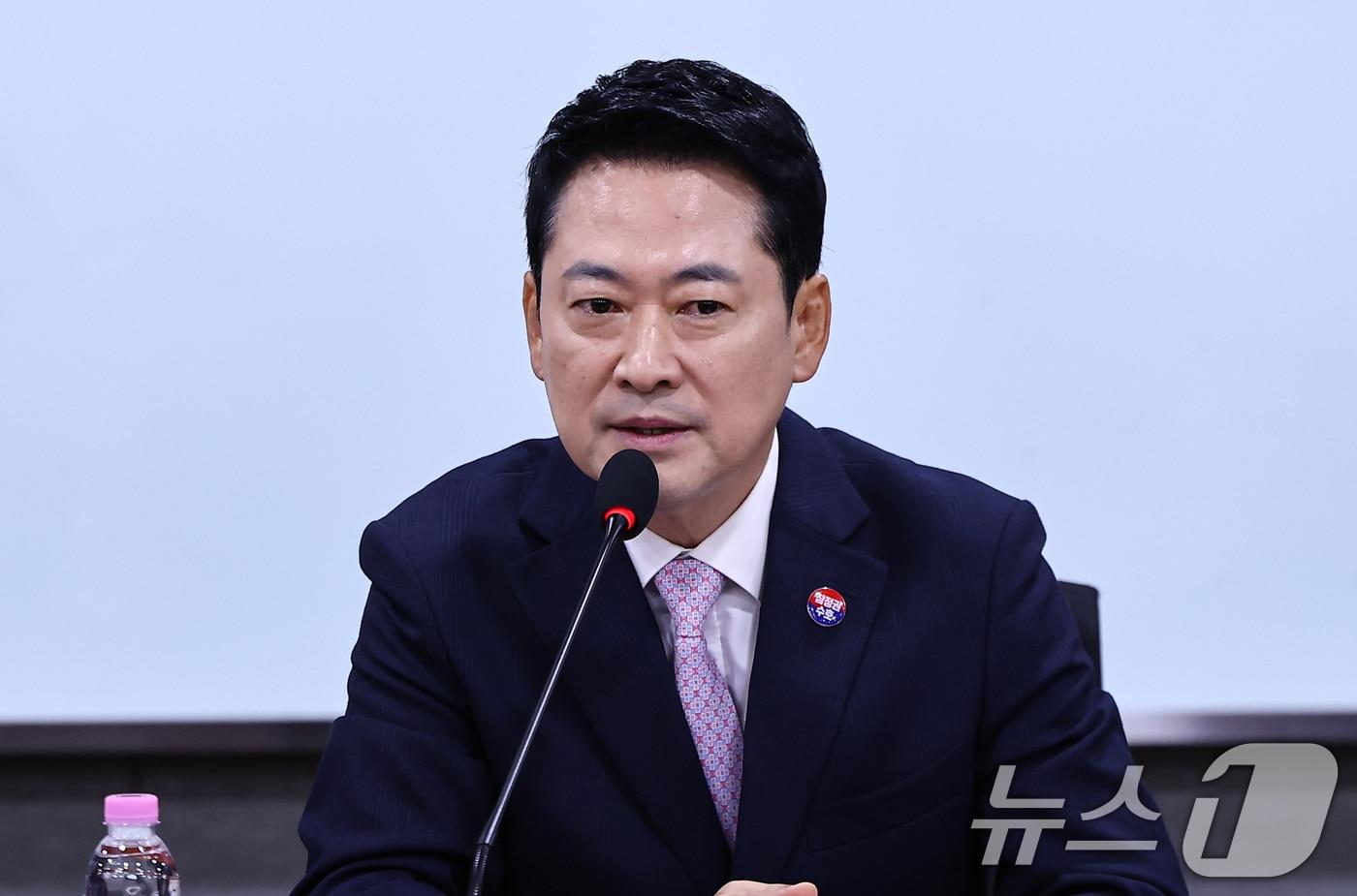 본문 이미지 - 장동혁 국민의힘 당대표가 29일 서울 여의도 국회 소통관에서 열린 최수진 의원 주최 세미나 '올공 청년들은 말한다'에 참석해 축사를 하고 있다. 2026.7.29 ⓒ 뉴스1 김도우 기자