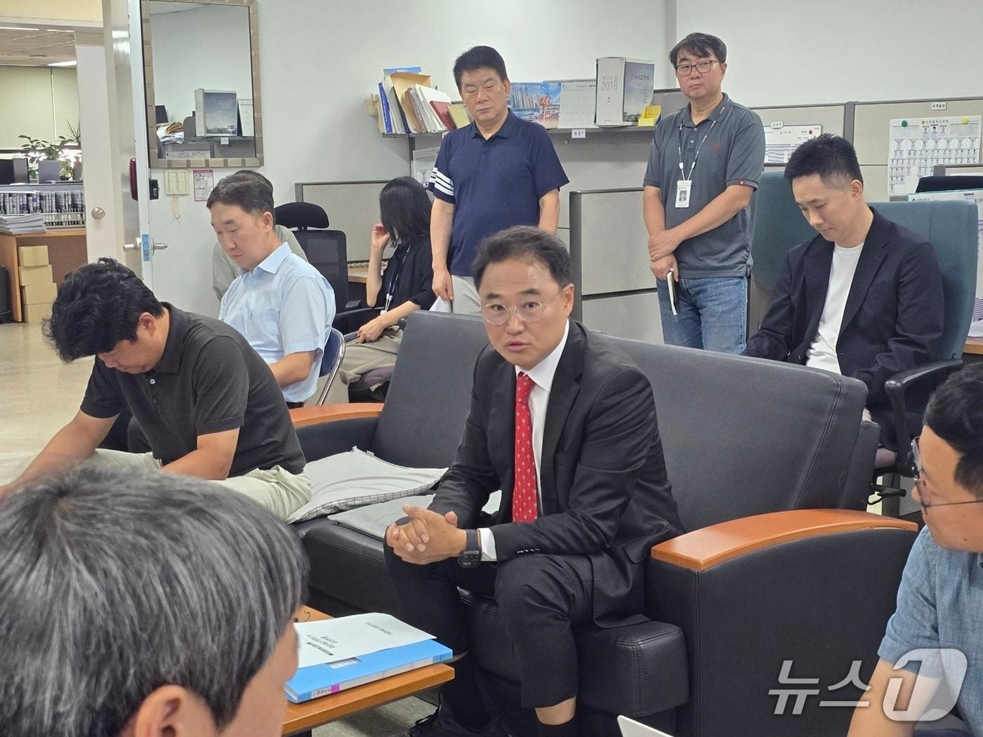 본문 이미지 - 송현석 인천시 재정예산개혁TF 단장이 29일 인천시청 기자실에서 기자간담회를 진행하고 있다. / 뉴스1 ⓒ News1 유준상 기자