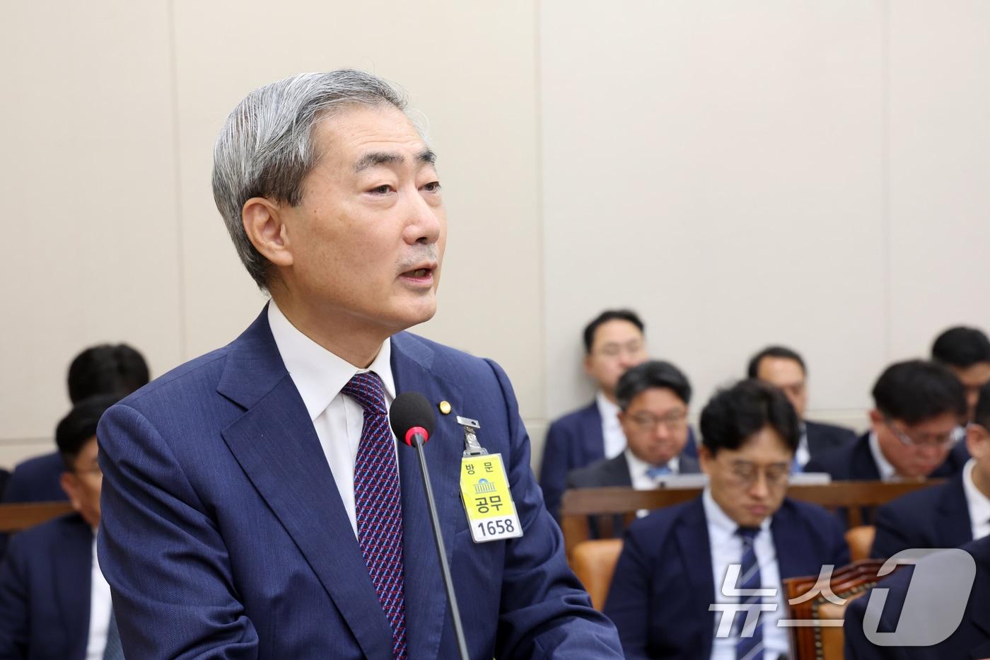 본문 이미지 - 신현송 한국은행 총재가 29일 오전 서울 여의도 국회 에서 열린 재정경제기획위원회 전체회의에서 인사말을 하고 있다. 2026.7.29 ⓒ 뉴스1 황기선 기자