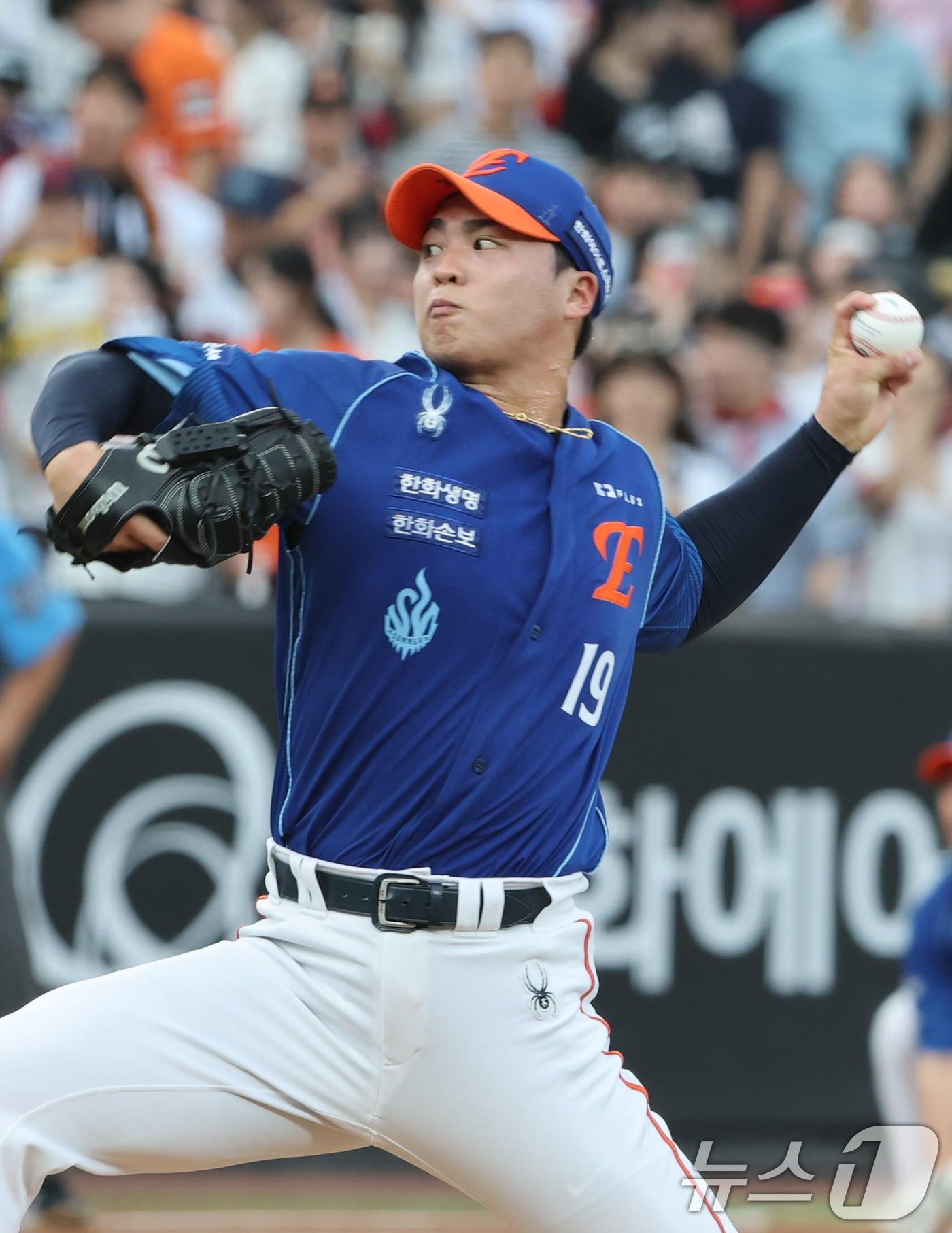 본문 이미지 - 29일 대전 한화생명볼파크에서 열린 2026 신한 SOL KBO리그 롯데 자이언츠와 한화 이글스의 경기에서 한화 선발 왕옌청이 역투하고 있다. 2026.7.29 ⓒ 뉴스1 김기태 기자