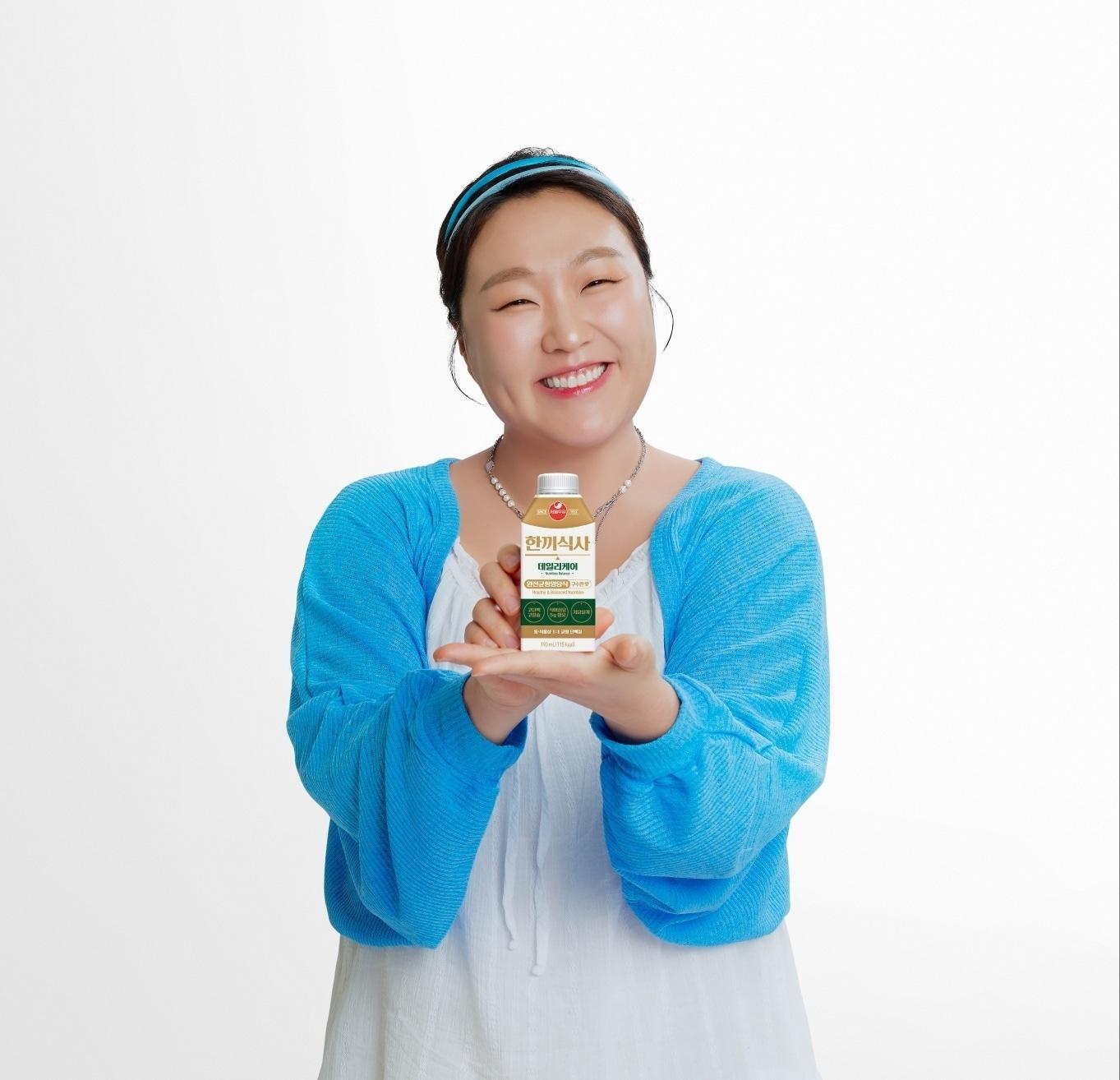 본문 이미지 - 서울우유협동조합 '한끼식사 데일리케어 구수한맛'(190mL) 모델로 발탁된 개그우먼 이수지.(서울우유협동조합 제공)