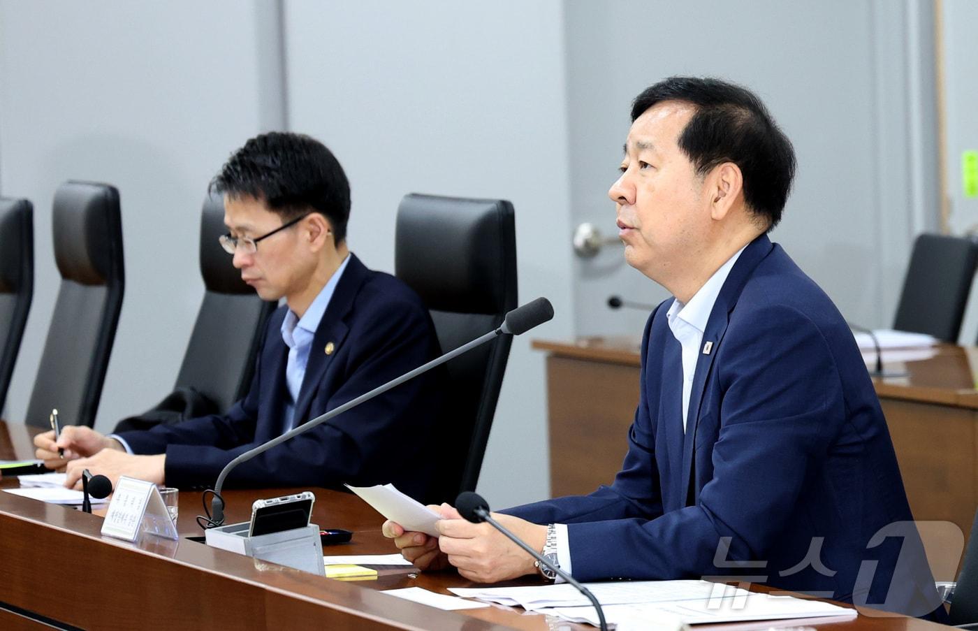본문 이미지 - 구윤철 부총리 겸 재정경제부 장관이 3일 세종시 정부세종청사에서 열린 비상경제본부 희의 겸 경제관계장관회의를 주재하며 발언하고 있다. 2026.7.3 ⓒ 뉴스1 김기남 기자