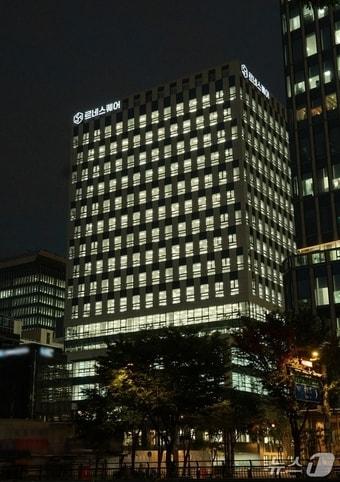 본문 이미지 -  을지로 오피스 시설 '르네스퀘어' 전경 (현대엔지니어링 제공)