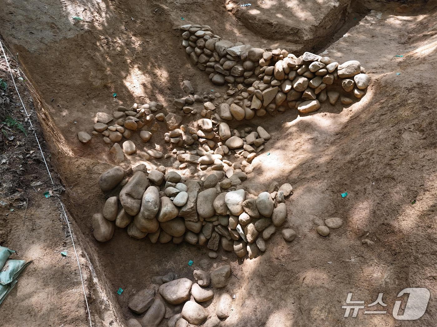 본문 이미지 - 함양 척지토성 1지점 석축 입면(두류문화연구원 제공. 재판매 및 DB금지).