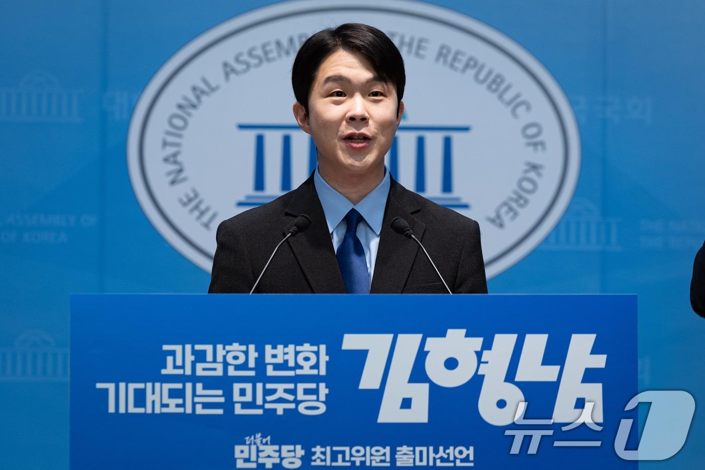 본문 이미지 - 김형남 전 군인권센터 사무국장이 3일 서울 여의도 국회 소통관에서 최고위원 출마 선언 기자회견을 하고 있다. 2026.7.3 ⓒ 뉴스1 유승관 기자