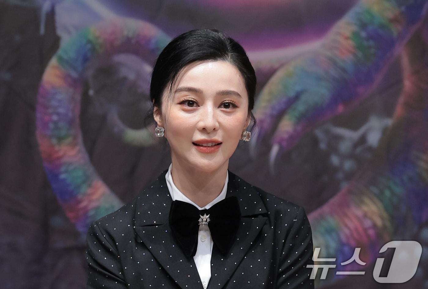 본문 이미지 - 배우 판빙빙이 3일 오후 경기도 부천시 원미구 현대백화점 중동점에서 열린 ‘제30회 부천국제판타스틱영화제’ 해외 영화인 초청 기자회견에 참석해 포즈를 취하고 있다. 2026.7.3 ⓒ 뉴스1 권현진 기자