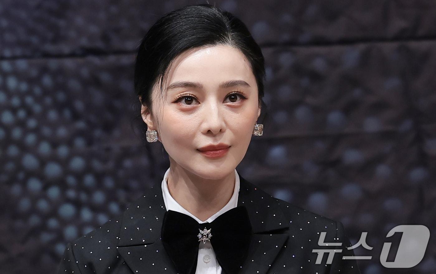 본문 이미지 - 배우 판빙빙이 3일 오후 경기도 부천시 원미구 현대백화점 중동점에서 열린 ‘제30회 부천국제판타스틱영화제’ 해외 영화인 초청 기자회견에 참석해 포즈를 취하고 있다. 2026.7.3 ⓒ 뉴스1 권현진 기자
