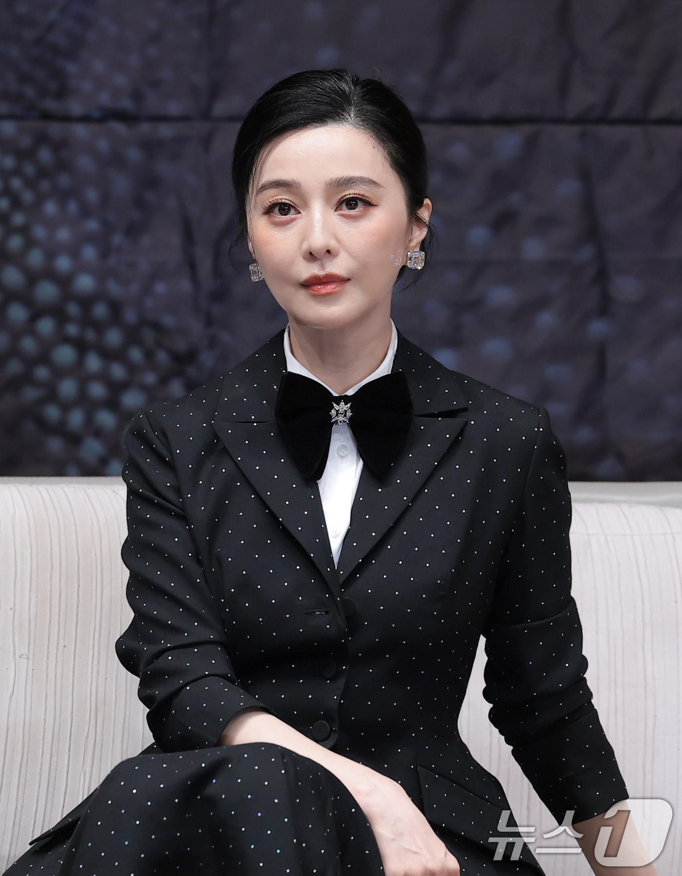 본문 이미지 - 배우 판빙빙이 3일 오후 경기도 부천시 원미구 현대백화점 중동점에서 열린 ‘제30회 부천국제판타스틱영화제’ 해외 영화인 초청 기자회견에 참석해 취재진 질문을 듣고 있다. 2026.7.3 ⓒ 뉴스1 권현진 기자