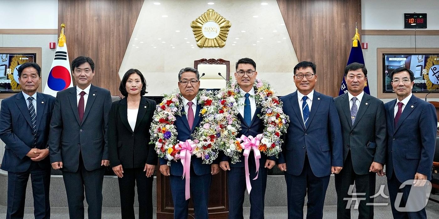 본문 이미지 - 10대 괴산군의회 의원들.(괴산군의회 제공. 재판매 및 DB금지)/뉴스1