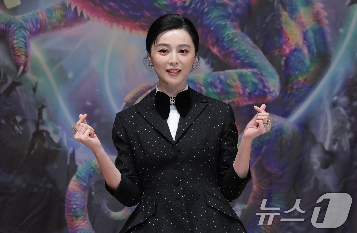 본문 이미지 - 배우 판빙빙이 3일 오후 경기도 부천시 원미구 현대백화점 중동점에서 열린 ‘제30회 부천국제판타스틱영화제’ 해외 영화인 초청 기자회견에 참석해 포즈를 취하고 있다. 2026.7.3 ⓒ 뉴스1 권현진 기자