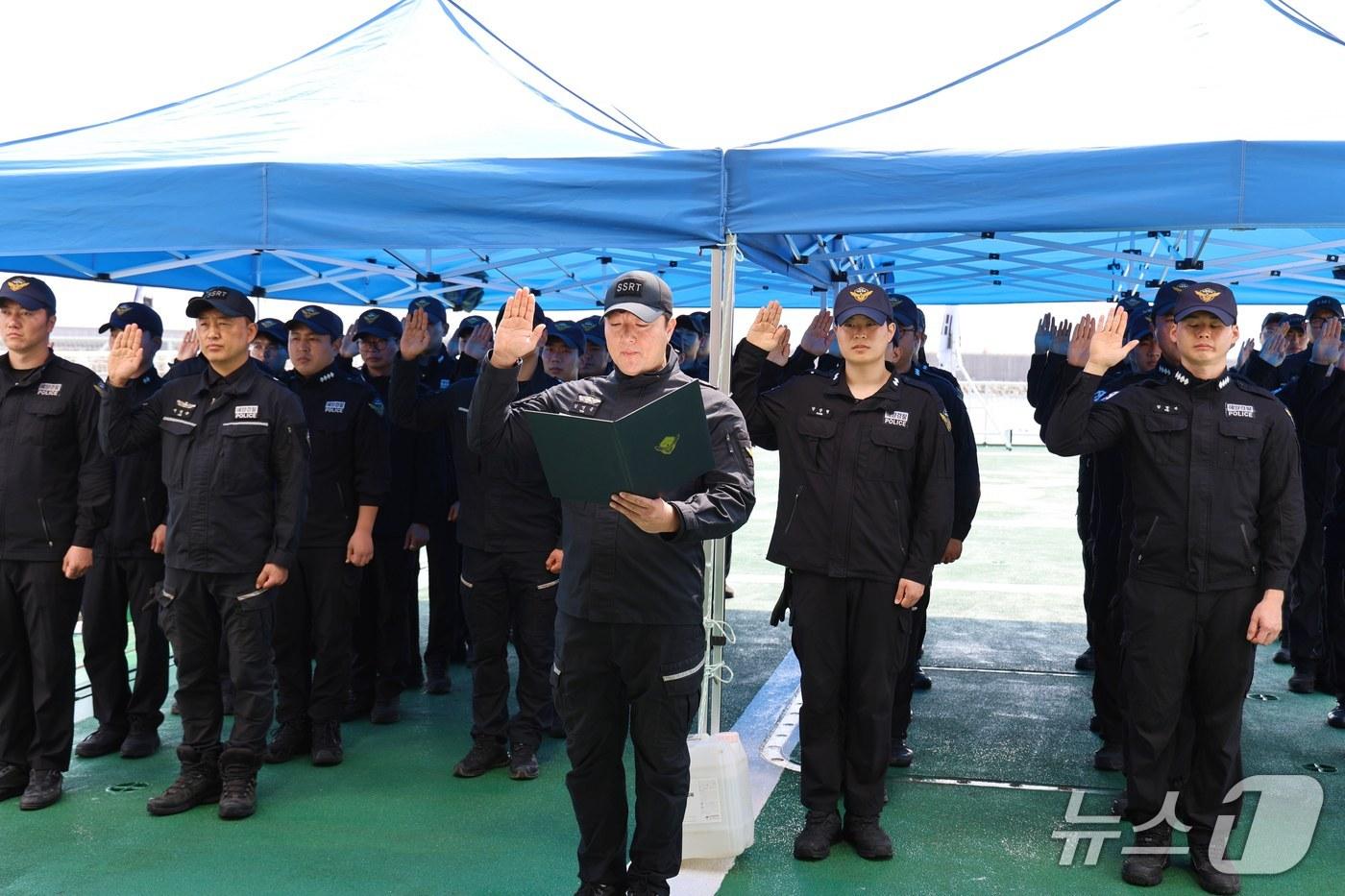 본문 이미지 - 동해해경청, 고속단정 운용역량 경연대회 개회식.(동해해경청 제공, 재판매 및 DB 금지) 2026.7.3/뉴스1