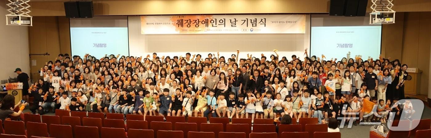 본문 이미지 - 한국췌장장애인협회(한국1형당뇨병환우회)와 김윤 더불어민주당 의원실이 1일 서울 여의도 국회도서관에서 '제1회 췌장장애인의 날 기념식'을 개최했다.(한국췌장장애인협회 제공)