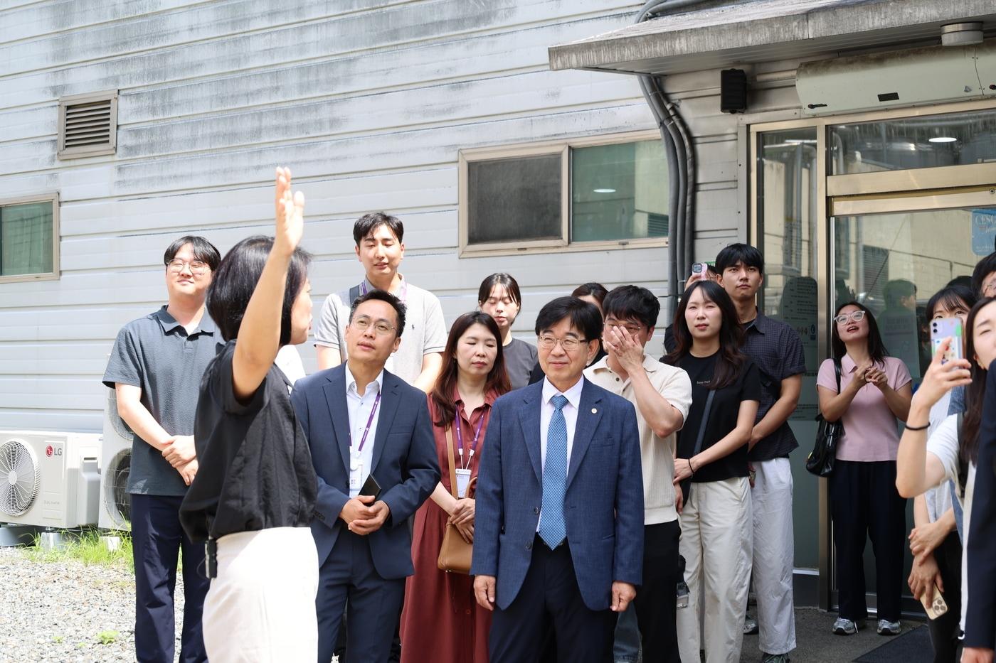 본문 이미지 - 선양소주를 찾아 생산시설과 ESG 경영 등을 살펴본 소진공. (소진공 제공)