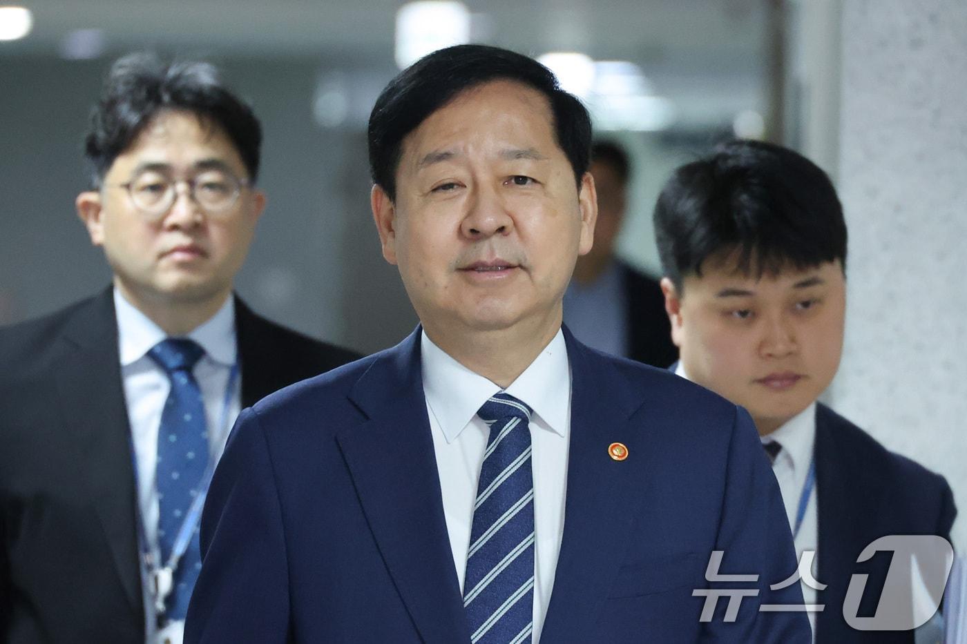 본문 이미지 - 구윤철 부총리 겸 재정경제부 장관이 30일 서울 여의도 국회 의원회관에서 열린 세제개편안 논의를 위한 비공개 당정 간담회에서 참석하고 있다. 2026.7.30 ⓒ 뉴스1 신웅수 기자