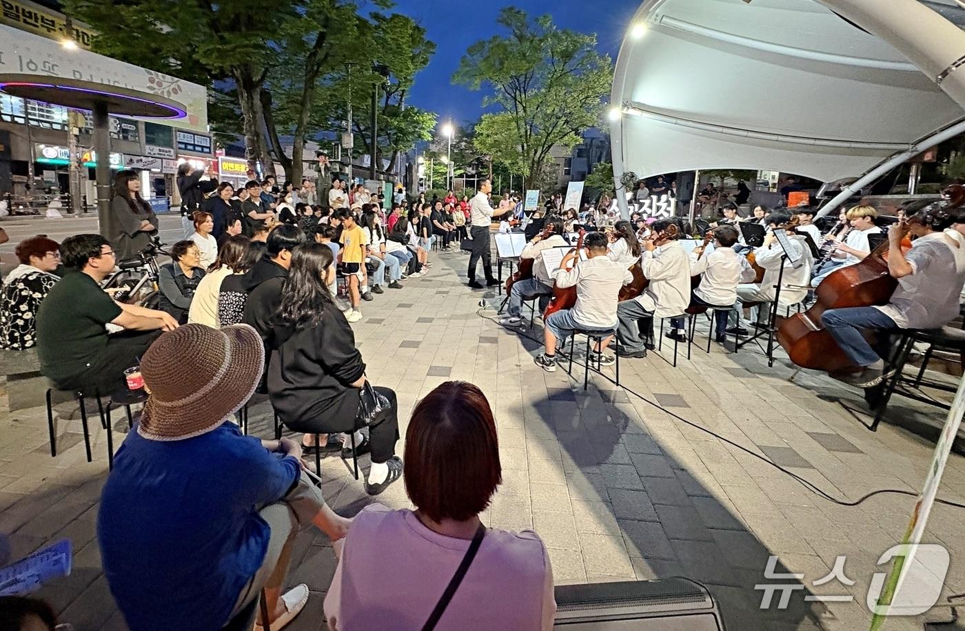 본문 이미지 - 진천군 고향사랑기부금 사업 '아동의 꿈을 연주하는 하모니' 진행 모습.(진천군 제공. 재판매 및 DB금지)/뉴스1