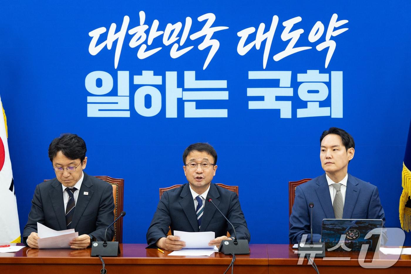 본문 이미지 - 한병도 더불어민주당 당대표 직무대행 겸 원내대표가 30일 서울 여의도 국회에서 열린 정책조정회의에서 모두 발언을 하고 있다. 2026.7.30 ⓒ 뉴스1 유승관 기자