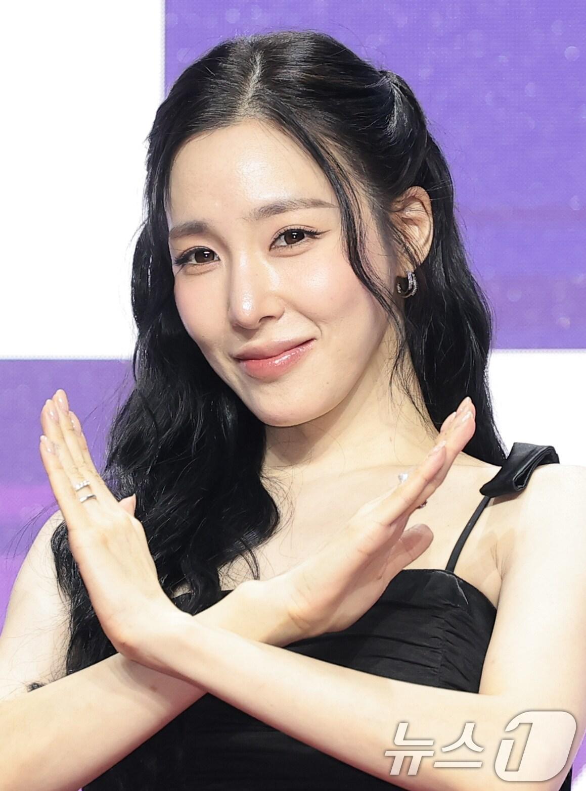 본문 이미지 - 가수 티파니 영이 30일 오전 서울 마포구 큐브컨벤션센터에서 열린 ENA 새 예능 프로그램 '엑스 더 리그'의 제작발표회에 참석해 포즈를 취하고 있다. '엑스 더 리그'는 한국을 비롯해 중국, 일본, 미국, 태국, 베트남, 인도네시아, 싱가포르&말레이시아 등 총 9개국 8개 팀, 40명의 글로벌 셀러들이 펼치는 커머스 국가대항전이다. 2026.7.30 ⓒ 뉴스1 권현진 기자