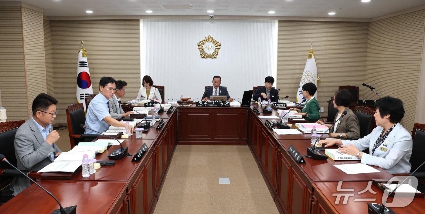 본문 이미지 - 30일 보성군의회가  제324회 임시회에서 2026년도 제1회 추가경정예산안 1273억 9315만 원 증액을 의결했다(보성군의회 제공)