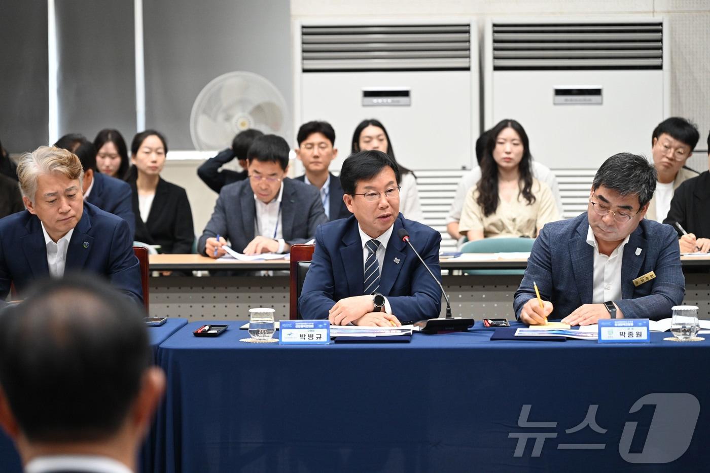 본문 이미지 - 박병규 광산구청장이 지난 29일 전남광주통합특별시 무안청사에서 열린 ‘전남광주통합특별시 시구군 상생협력간담회’에서 ‘서남권 환승거점 조성사업’을 건의하고 있다. (전남광주통합특별시 광산구 제공. 재판매 및 DB금지) 