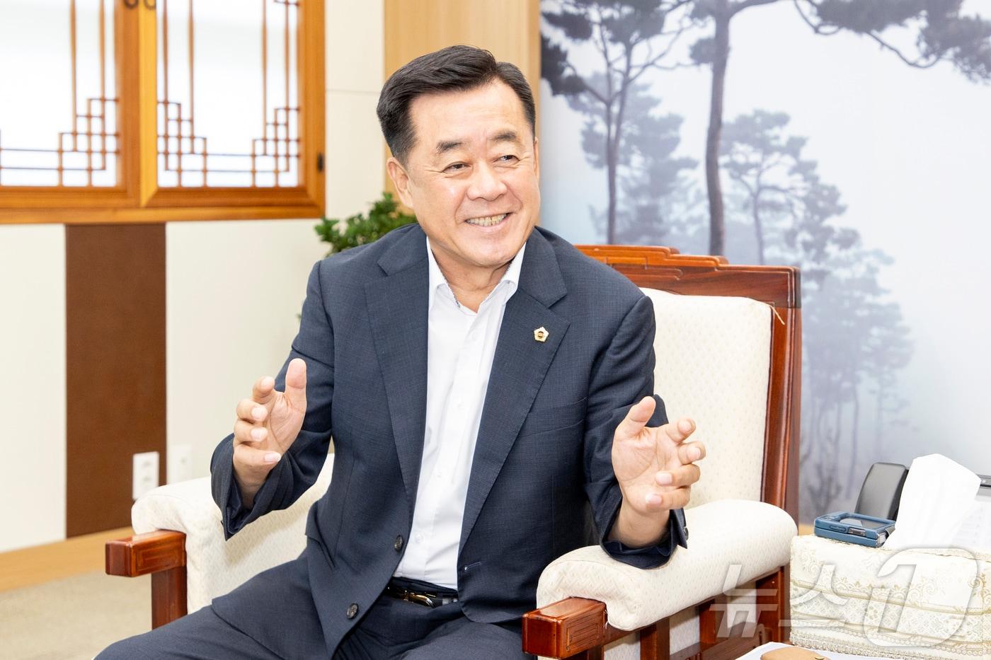 본문 이미지 - 김희수 경북도의회 제13대 의장은 민생경제 회복과 저출생·지방소멸 대응, 대구경북 행정통합, 통합신공항 건설 등 지역 현안 해결에 나선다.뉴스1