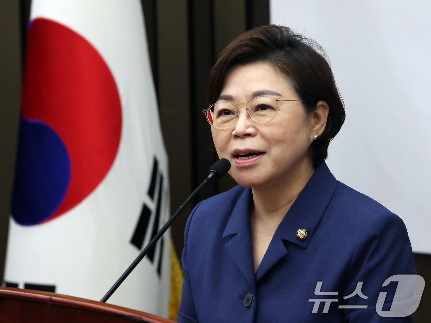 본문 이미지 - 성평등가족위원장 후보로 선출된 김정재 국민의힘 의원이 30일 오후 서울 여의도 국회에서 열린 제22대 국회 후반기 상임위원장 후보자 선출 의원총회에서 소감을 발표하고 있다. 2026.7.30 ⓒ 뉴스1 황기선 기자