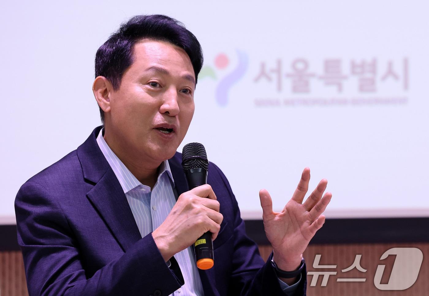 본문 이미지 - 오세훈 서울시장이 20일 서울 광진구 50플러스 동부캠퍼스에서 서울런 커뮤니케이션 특강을 하고 있다. 2026.7.30 ⓒ 뉴스1 박지혜 기자