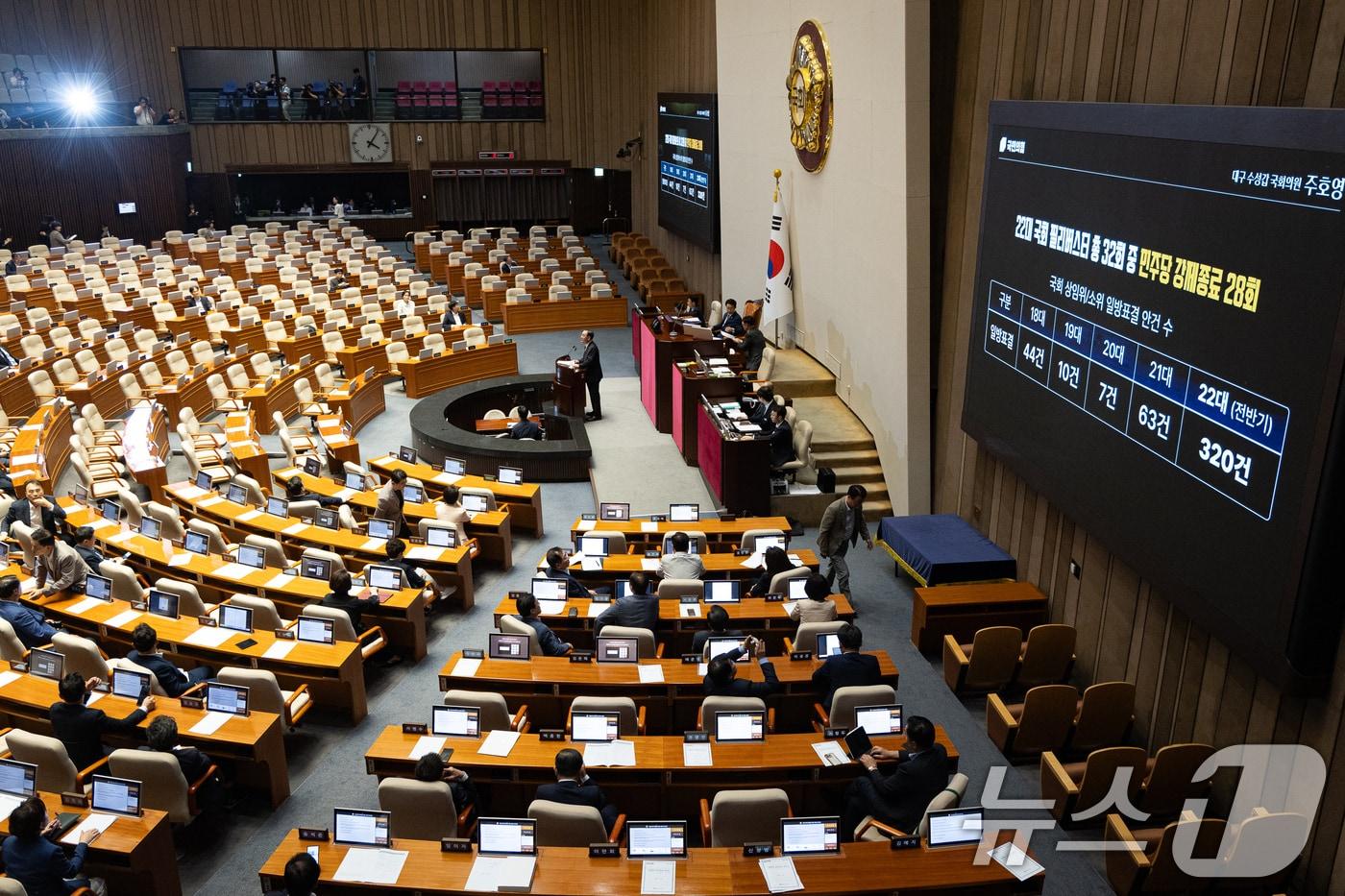 본문 이미지 - 주호영 국민의힘 의원이 30일 서울 여의도 국회에서 열린 제437회 국회(임시회) 제3차 본회의에서 형사소송법 일부개정법률안(대안)에 대한 무제한토론(필리버스터)을 하고 있다. 2026.7.30 ⓒ 뉴스1 유승관 기자