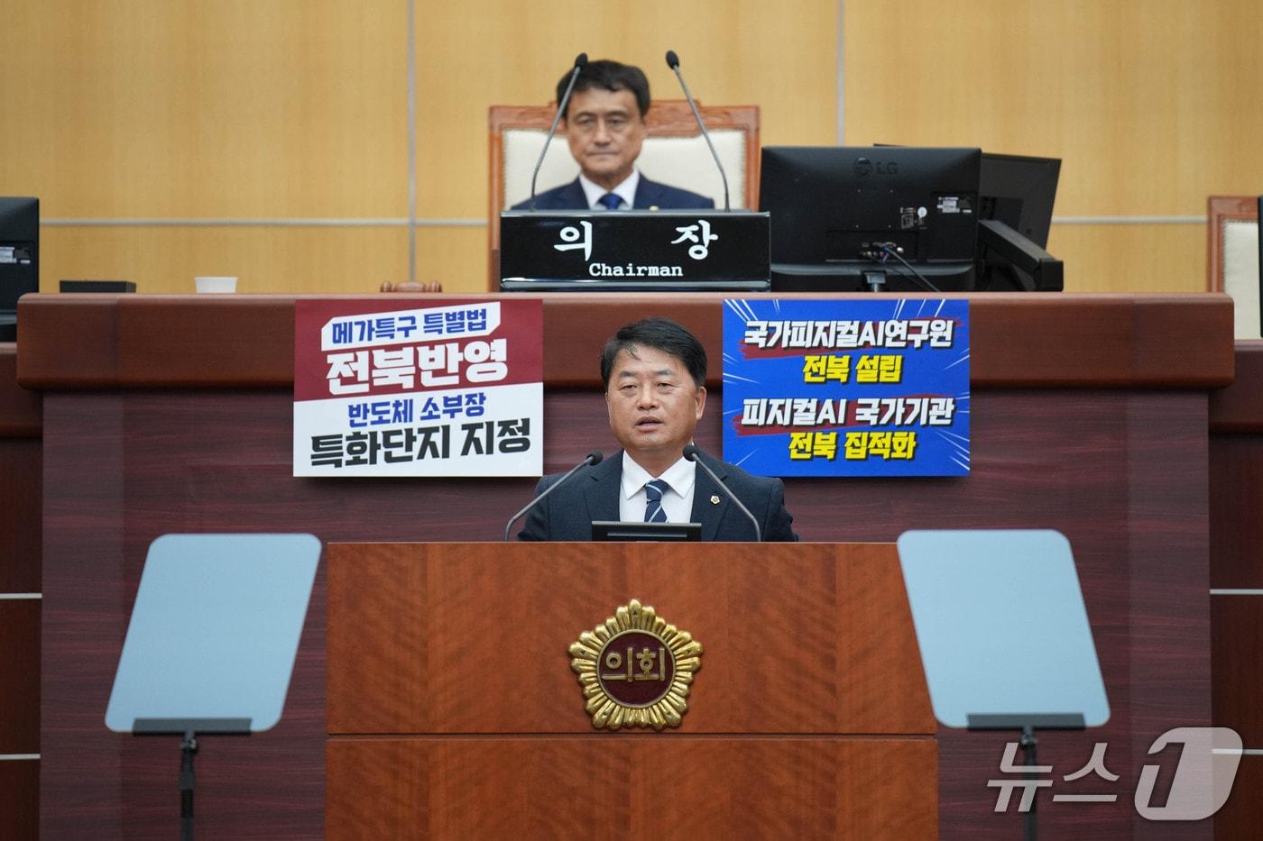 본문 이미지 - 30일 박병철 전북도의원이 임시회 5분 발언에서 "노동이 존중받는 지역사회 조성과 노동복지 기반 확충이 필요하다"며 전북도의 적극적인 정책 추진을 촉구하고 있다.(의회제공. 재판매 및 DB금지)2026.7.30/뉴스1  