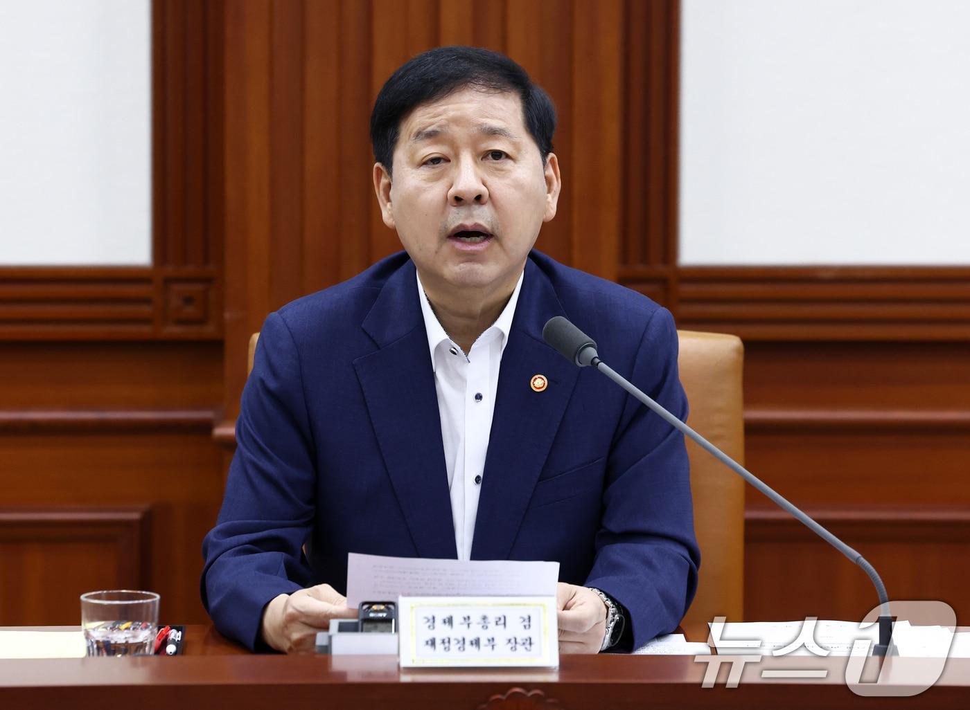 본문 이미지 - 구윤철 부총리 겸 재정경제부 장관이 31일 서울 종로구 정부서울청사에서 열린 비상경제본부회의 겸 경제관계장관회의 겸 민생물가 특별관리 관계장관 TF에서 모두발언을 하고 있다. 2026.7.31 ⓒ 뉴스1 최지환 기자