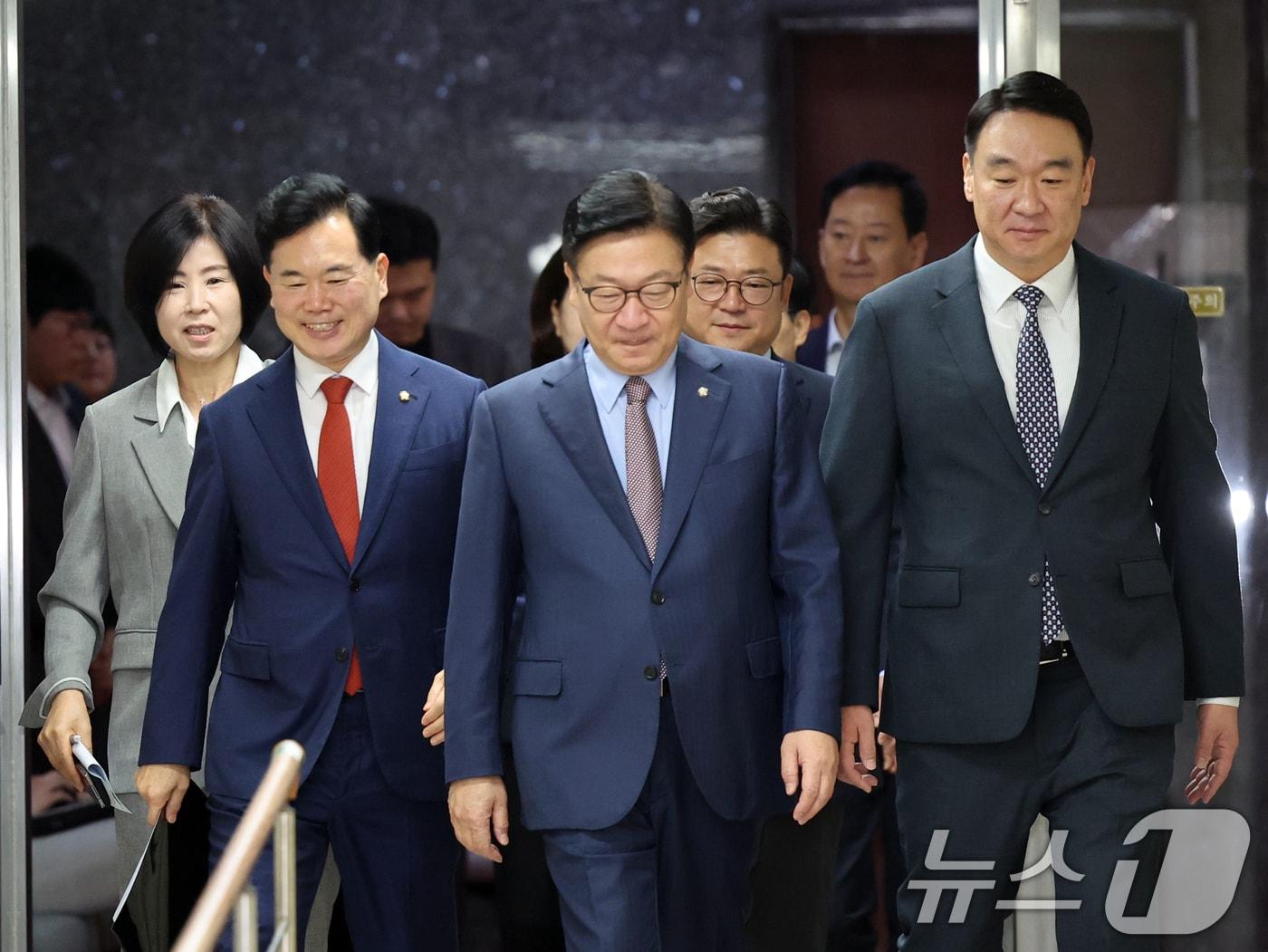 본문 이미지 - 정점식 국민의힘 원내대표가 31일 오전 서울 여의도 국회에서 열린 원내대책회의에 참석하고 있다. 2026.7.31 ⓒ 뉴스1 황기선 기자