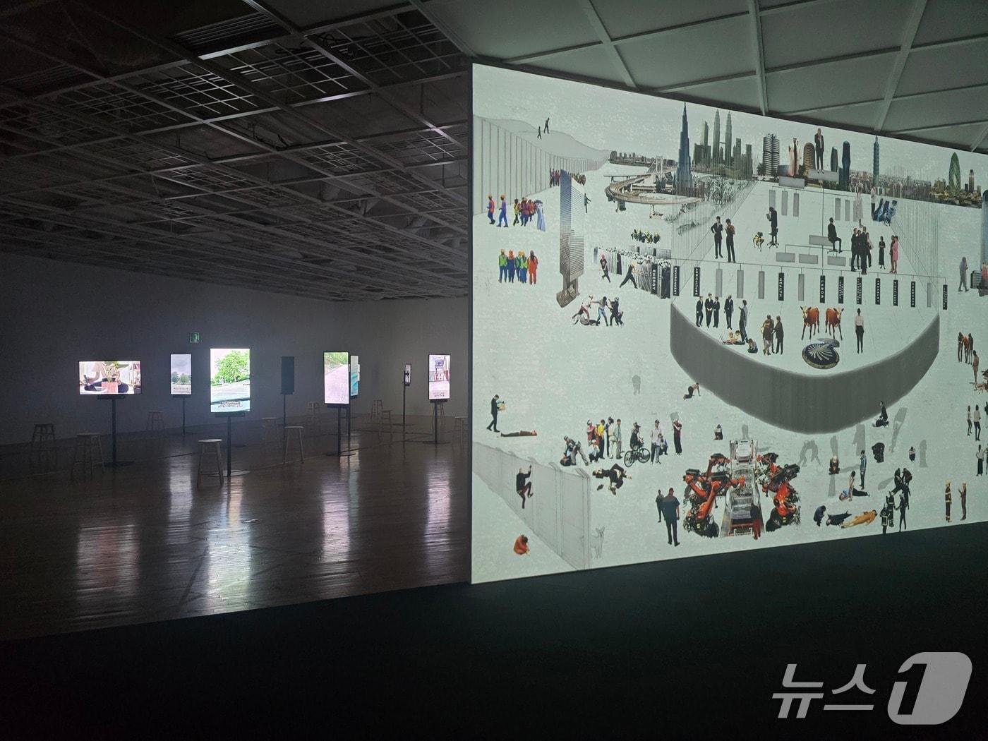 본문 이미지 - '함양아: 정의되지 않은 파노라마' 전시 전경. ⓒ 뉴스1 김정한 기자