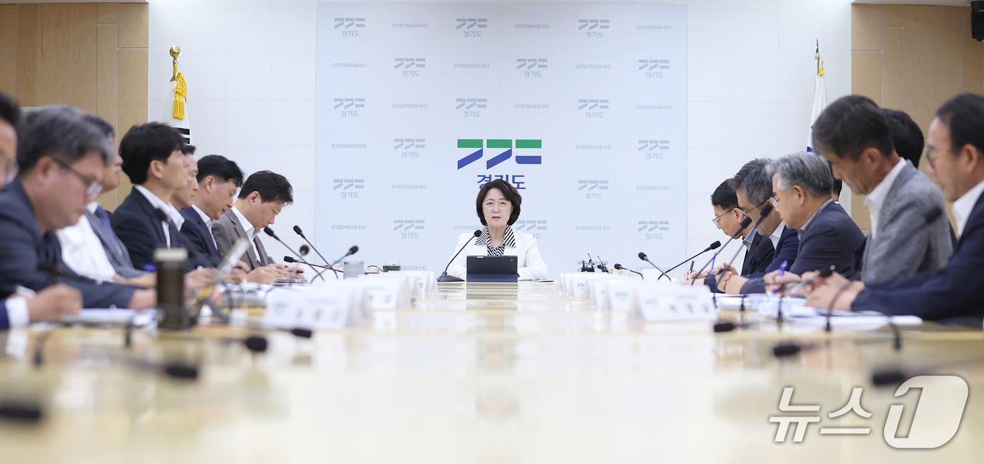 본문 이미지 - 추미애 경기도지사가 31일 경기도 북부청사에서 실·국 업무보고를 주재하고 있다.(경기도 제공. 재판매 및 DB금지)