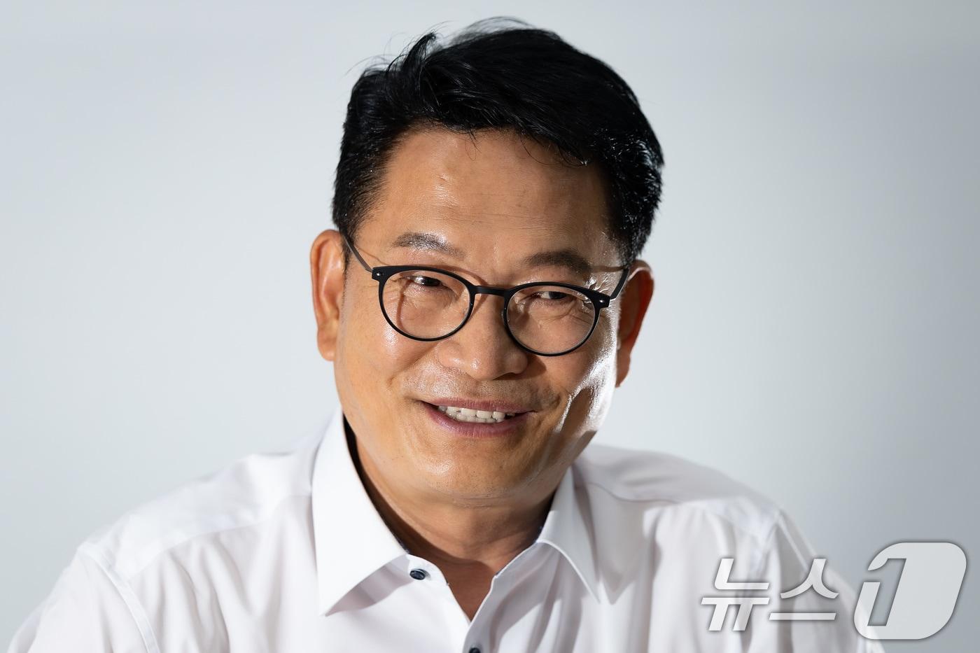 본문 이미지 - 송영길 더불어민주당 당대표 후보가 31일 서울 여의도 국회 의원회관에서 뉴스1과 인터뷰하고 있다. ⓒ 뉴스1 유승관 기자