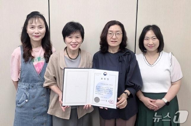 본문 이미지 - 전주시가 겨울철 취약계층 보호와 복지 사각지대 해소에 기여한 공로를 인정받아 보건복지부장관 표창을 받았다.(전주시 제공, 재판매 및 DB 금지)/뉴스1