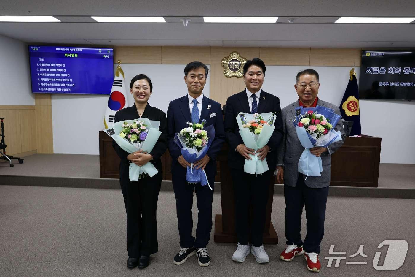 본문 이미지 - 대전시의원 4명이 2기 충청광역연합의회 의원으로 선출돼 31일 개원식에 참석했다. (왼쪽부터) 서다운, 고제열, 김기흥, 이한영 의원 (시의회 제공) / 뉴스1