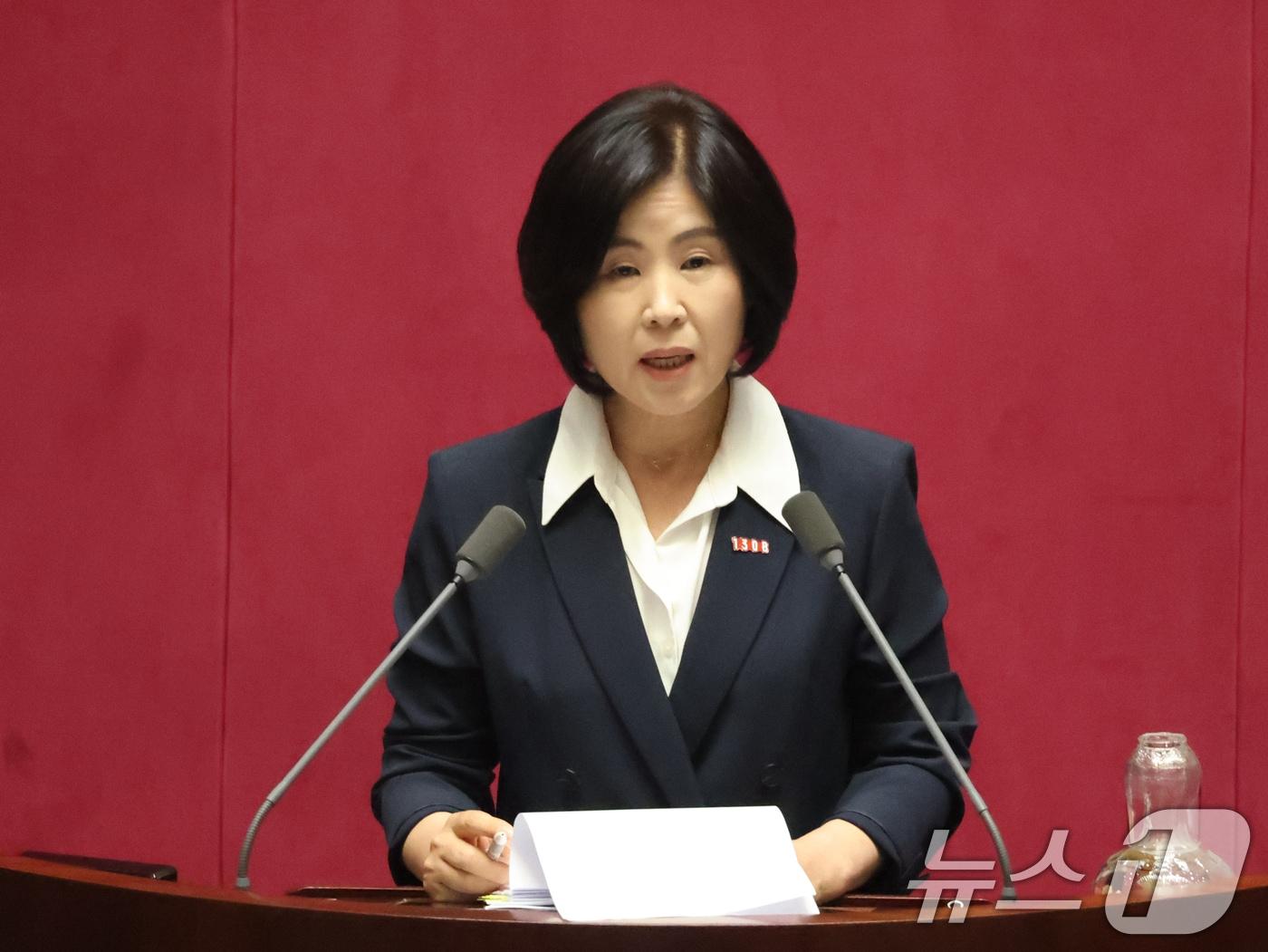 본문 이미지 - 김미애 국민의힘 의원이 31일 오후 서울 여의도 국회에서 열린 제437회국회(임시회) 제3차본회의에서 국회법 일부개정법률안에 대한 무제한 토론(필리버스터)을 하고 있다. 2026.7.31 ⓒ 뉴스1 황기선 기자