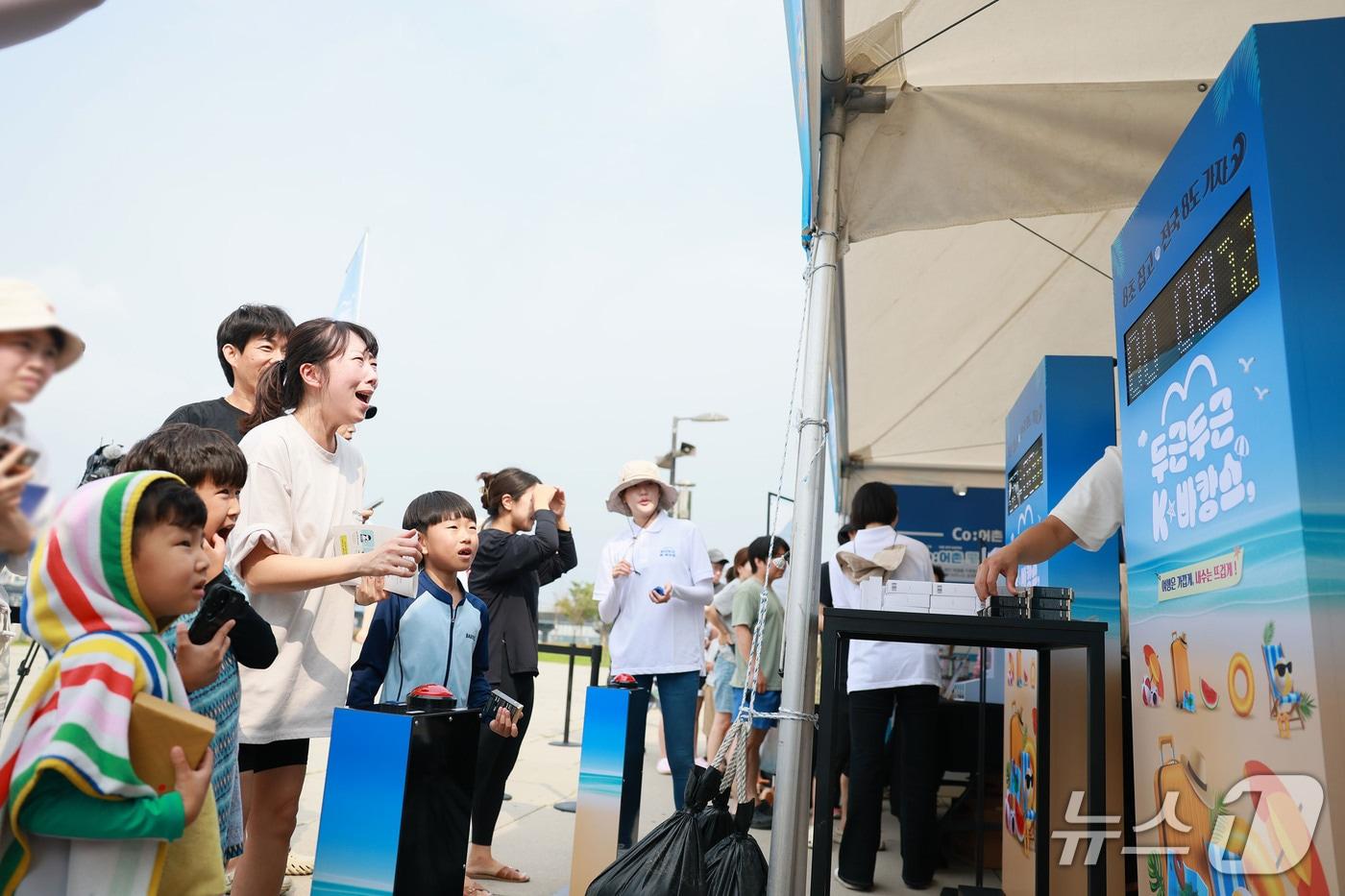 본문 이미지 - 한국경제인협회는 4일 서울 여의도 한강공원 물빛무대 광장에서 국내여행 활성화 프로그램 '두근두근 K-바캉스 캠페인'을 개최했다(한경협 제공)