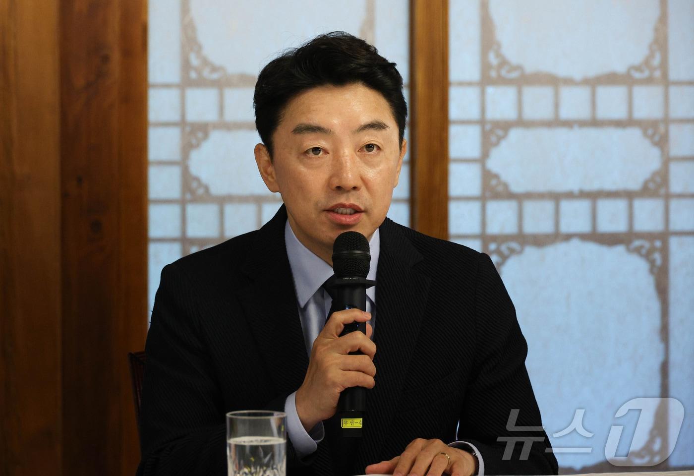 본문 이미지 - 강훈식 대통령비서실장이 5일 오후 서울 종로구 삼청동 총리공관에서 열린 고위당정협의회에서 발언하고 있다. (공동취재) 2026.7.5 ⓒ 뉴스1 김민지 기자