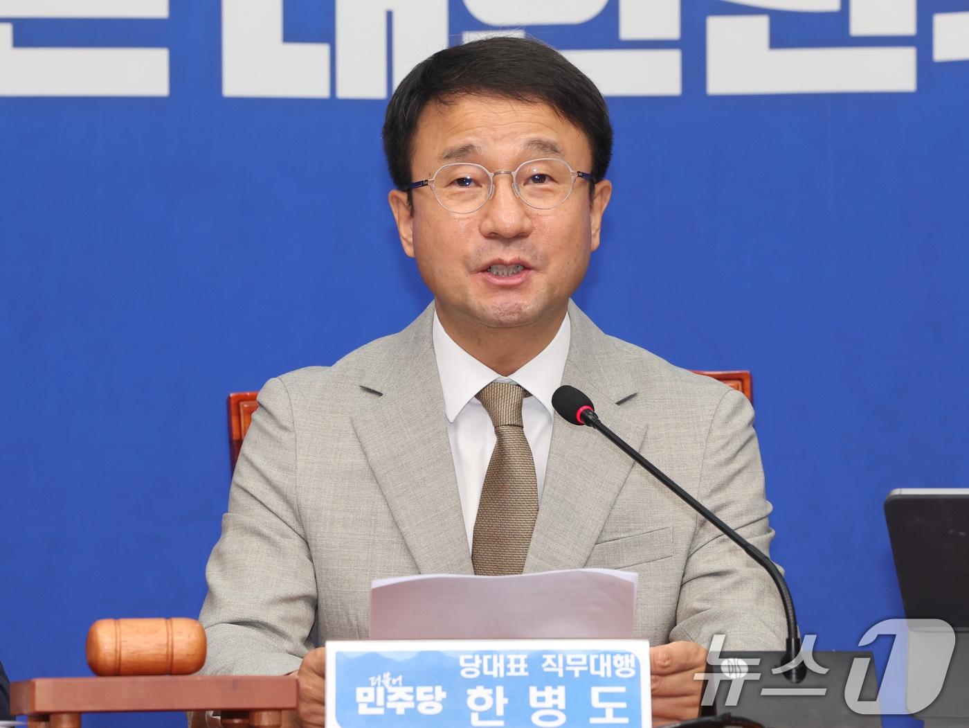 본문 이미지 - 한병도 더불어민주당 대표 직무대행 겸 원내대표가 6일 오전 서울 여의도 국회에서 열린 최고위원회의에서 모두발언을 하고 있다. 2026.7.6 ⓒ 뉴스1 황기선 기자