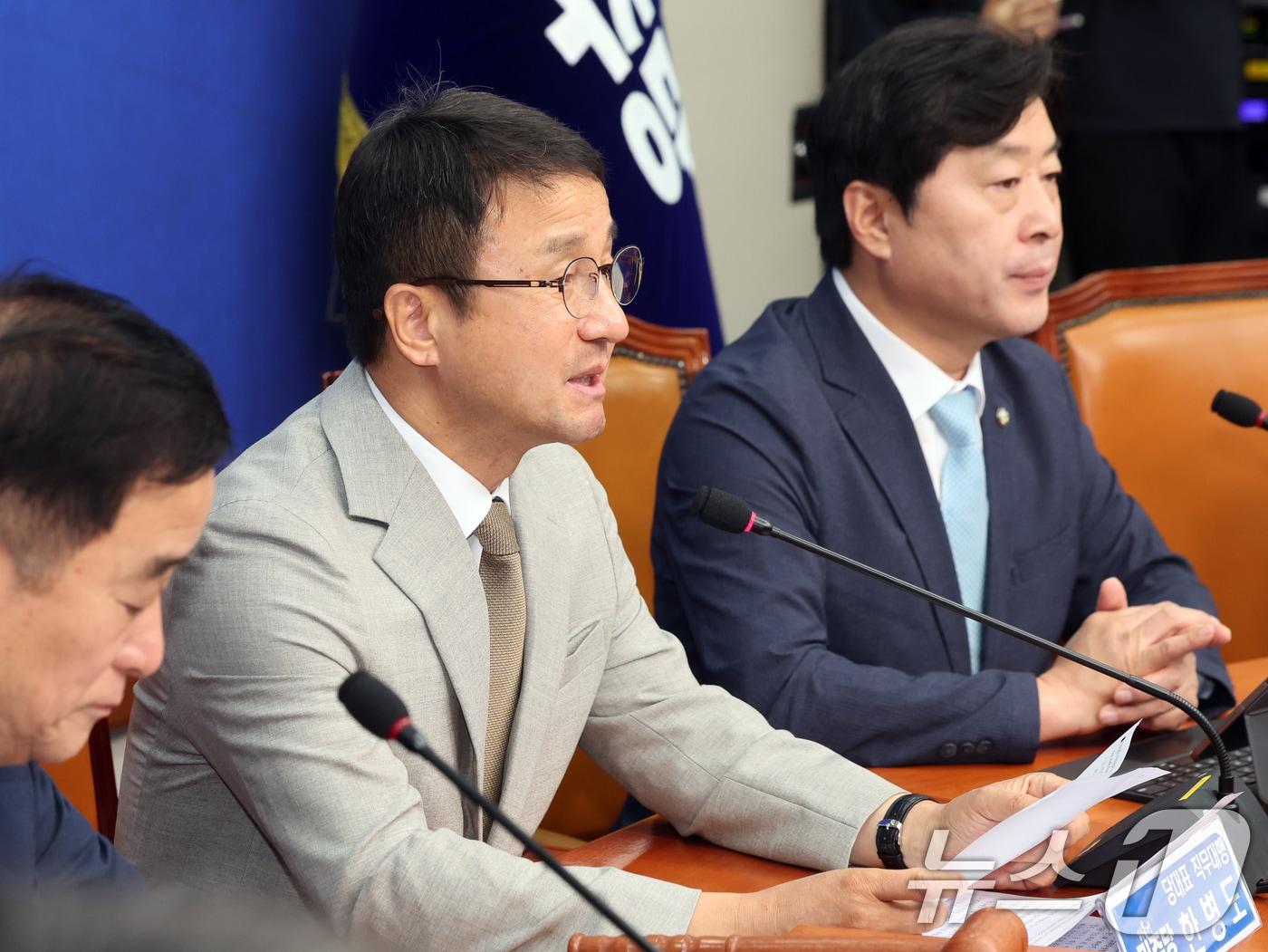 본문 이미지 - 한병도 더불어민주당 대표 직무대행 겸 원내대표가 6일 오전 서울 여의도 국회에서 열린 최고위원회의에서 모두발언을 하고 있다. 2026.7.6 ⓒ 뉴스1 황기선 기자