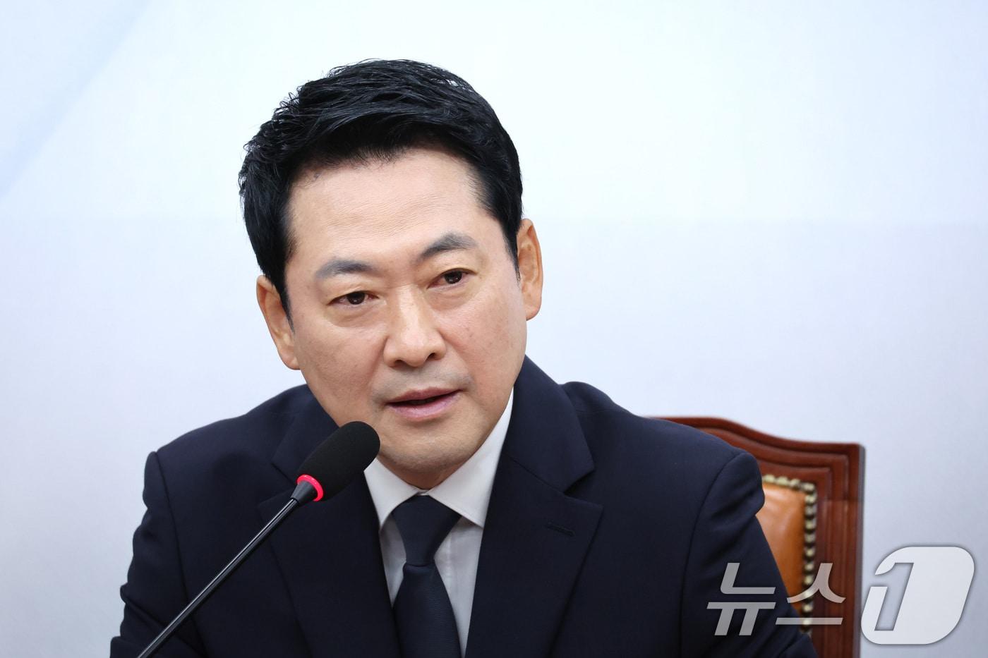 본문 이미지 - 장동혁 국민의힘 대표가 6일 서울 여의도 국회에서 열린 최고위원회의에서 발언하고 있다. 2026.7.6 ⓒ 뉴스1 신웅수 기자