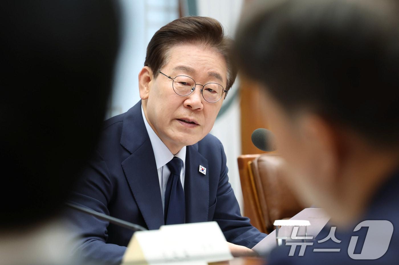 본문 이미지 - 이재명 대통령이 6일 청와대에서 열린 메가프로젝트 민관합동 점검회의에서 발언하고 있다. (청와대통신사진기자단) 2026.7.6 ⓒ 뉴스1 허경 기자