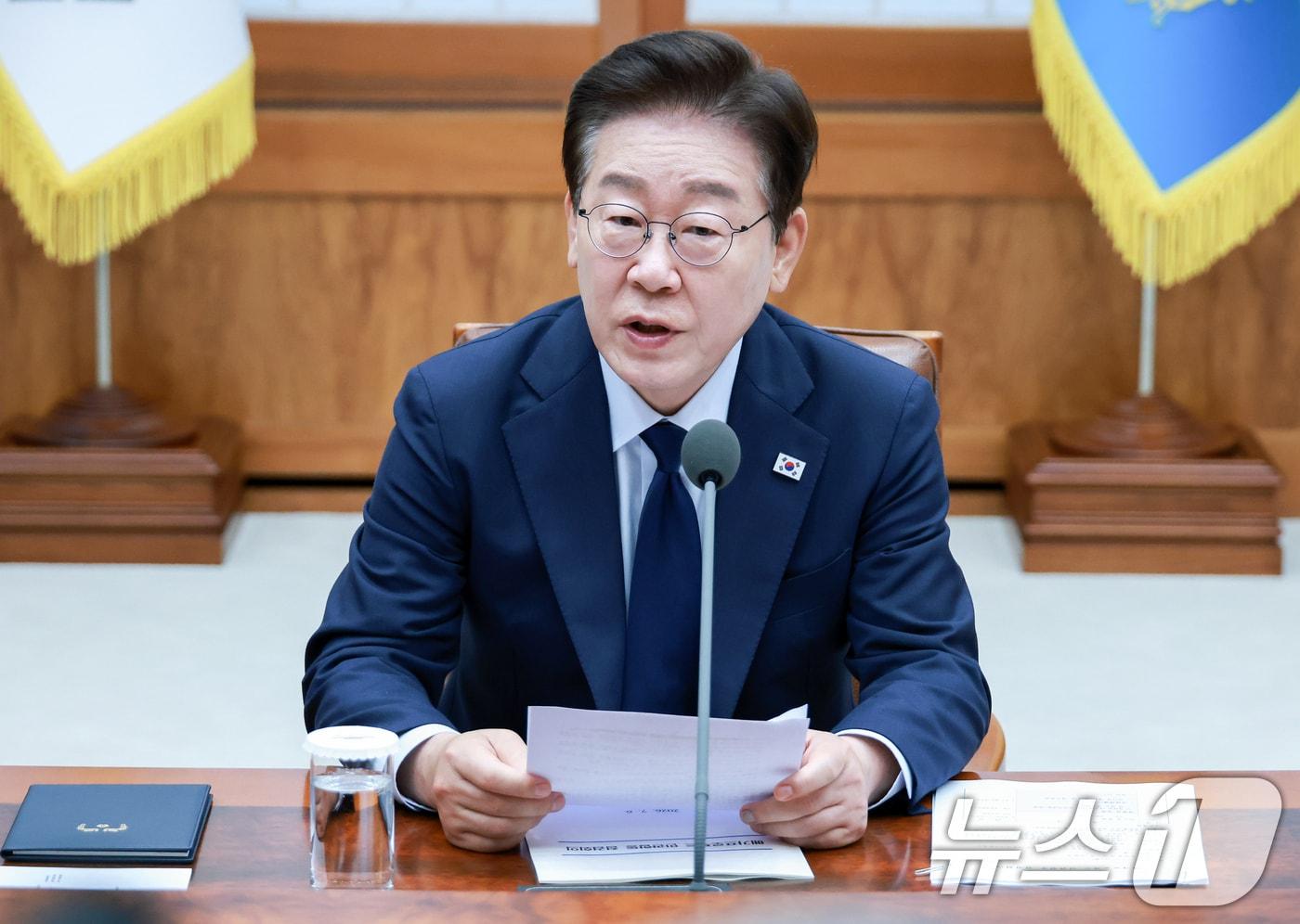 본문 이미지 - 이재명 대통령이 6일 청와대에서 열린 메가프로젝트 민관합동 점검회의에서 발언하고 있다. (청와대통신사진기자단) 2026.7.6 ⓒ 뉴스1 허경 기자