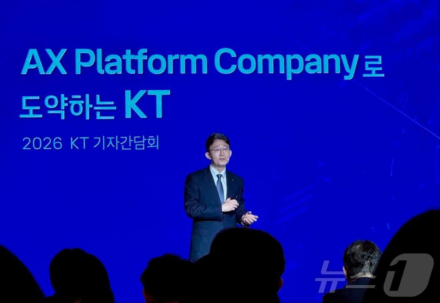 본문 이미지 - 박윤영 KT 대표가 6일 서울 광진구 풀만 앰배서더 서울 이스트폴에서 열린 취임 100일 기자간담회에서 발언하고 있다. ⓒ 뉴스1 이민주 기자