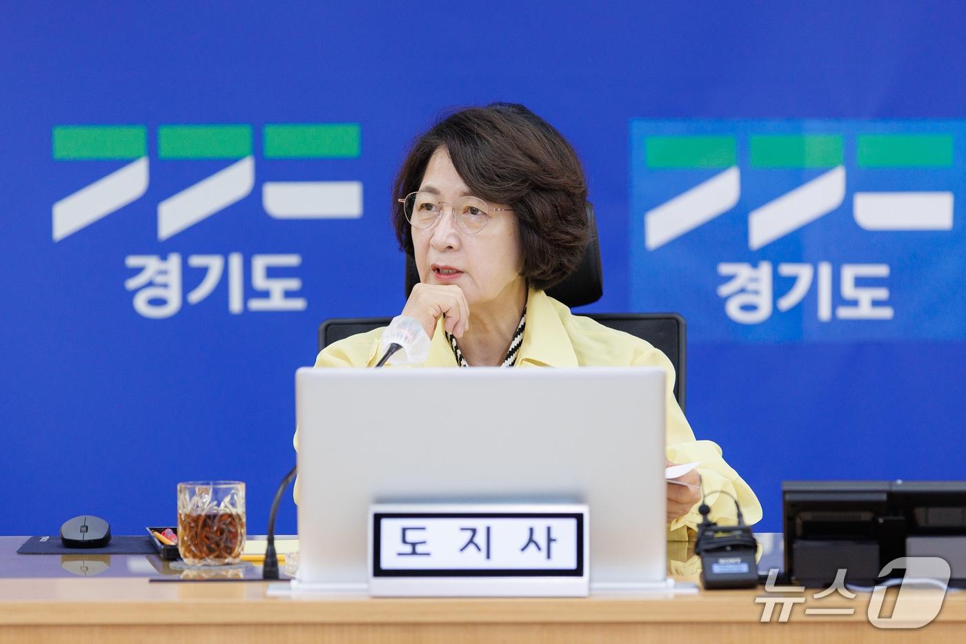본문 이미지 - 추미애 경기도지사가 6일 도 재난안전상황실에서 여름철 풍수해 대비 태세를 점검하고 있다.(경기도 제공. 재판매 및 DB금지)
