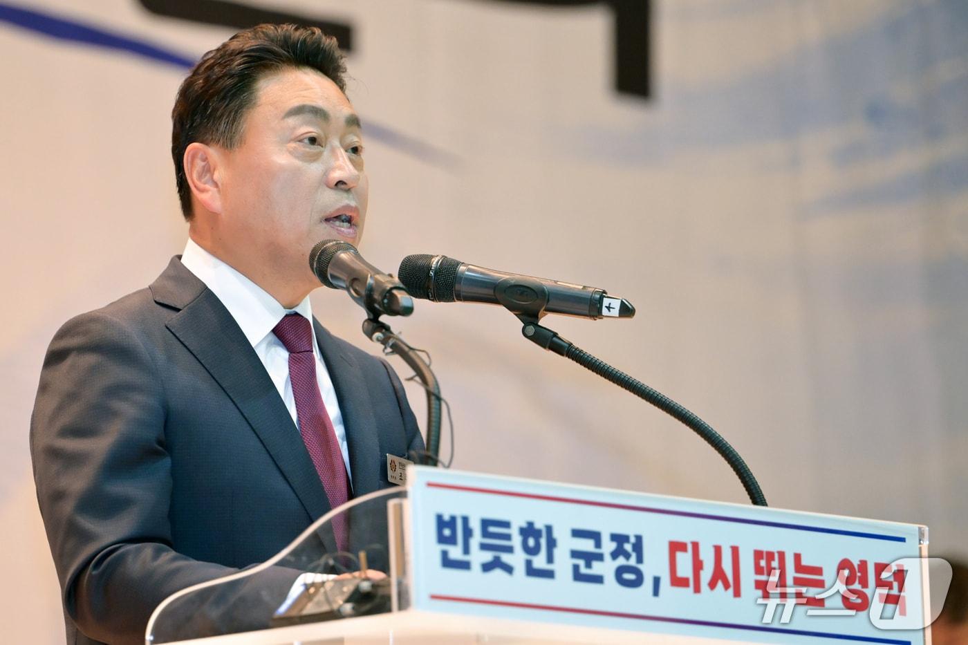 본문 이미지 - 조주홍 경북 영덕군수가 민선 9기 첫 번째 과제로 재정 건전성과 산업 구조 개편으로 지방채를 조기 상환하고 예산·투자 1조원 시대를 열겠다고 강조했다. (영덕군 제공, 재판매 및 DB금지) 2026.7.6/뉴스1