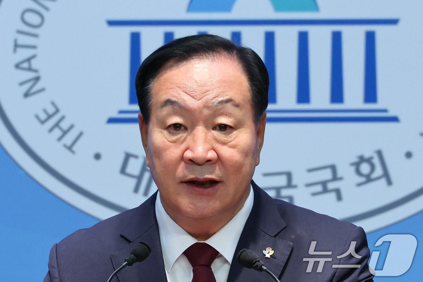 본문 이미지 - 한기호 국민의힘 의원이 6일 서울 여의도 국회 소통관에서 육군사관학교 폐교 반대 기자회견을 하고 있다. 2026.7.6 ⓒ 뉴스1 신웅수 기자