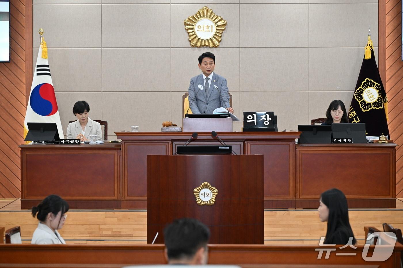 본문 이미지 - 울산 중구의회는 6일 본회의를 열고 제9대 전반기 의장에 김태욱 의원 부의장에 이명녀 의원을 각각 선출했다.(울산 중구의회 제공. 재판매 및 DB금지)/뉴스1