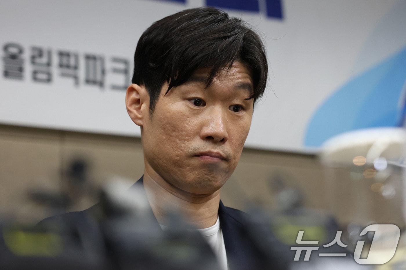 본문 이미지 - 박지성 K-축구혁신위원회 공동위원장이 6일 오후 서울 송파구 올림픽파크텔에서 열린 출범식에 참석해 있다. (공동취재) 2026.7.6 ⓒ 뉴스1 안은나 기자